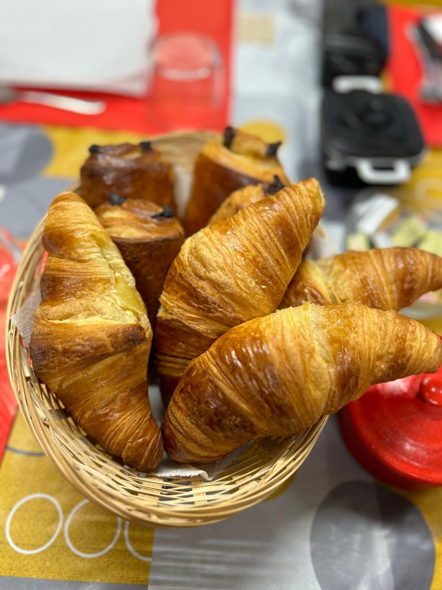 La Cheminee - Chambres D'Hotes Avec Bar-Restaurant Tardets-Sorholus Dış mekan fotoğraf